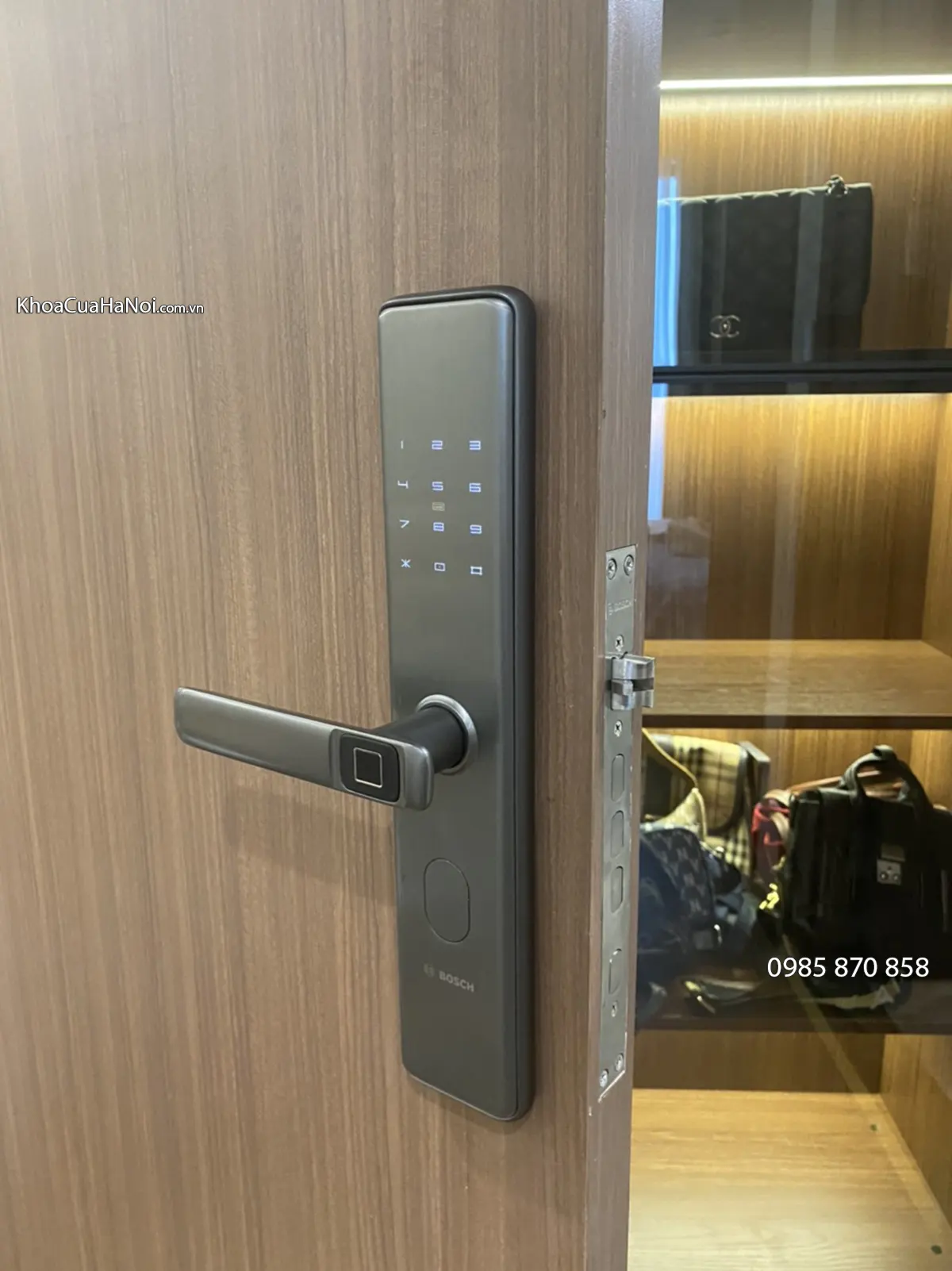 Khóa Bosch ID30BK màu ghi