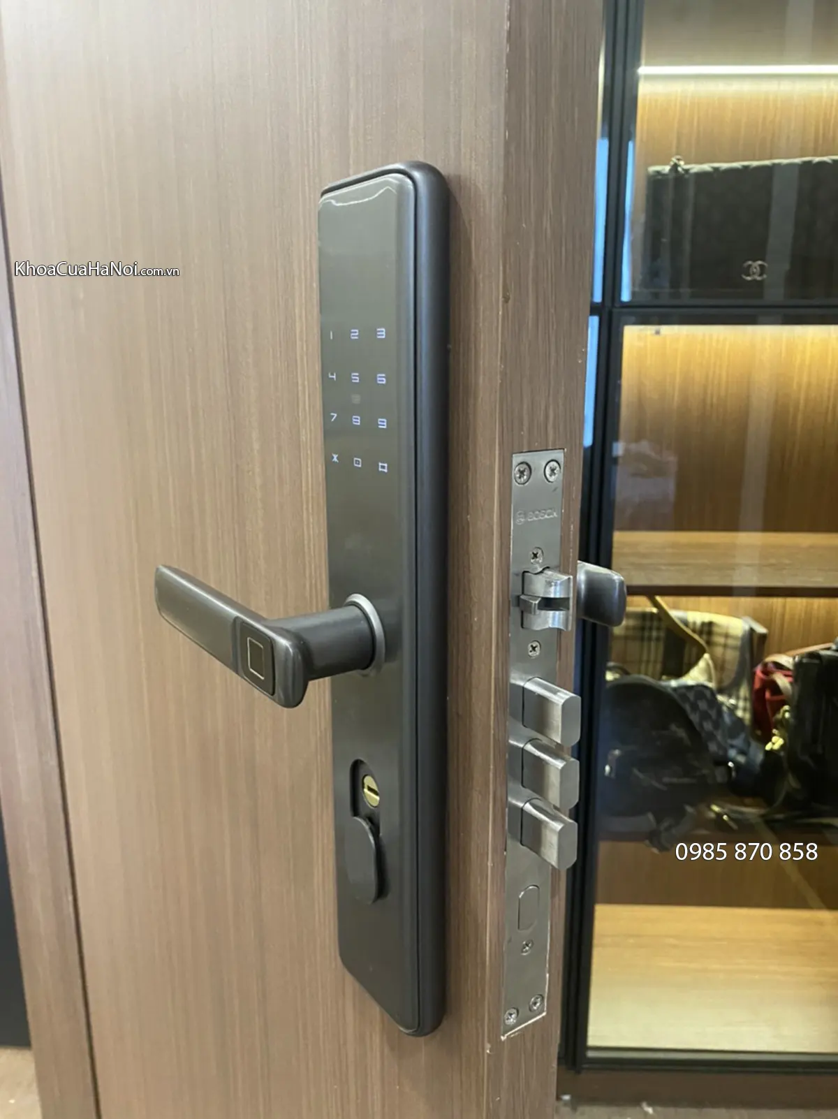 Khóa Bosch ID30BK màu ghi