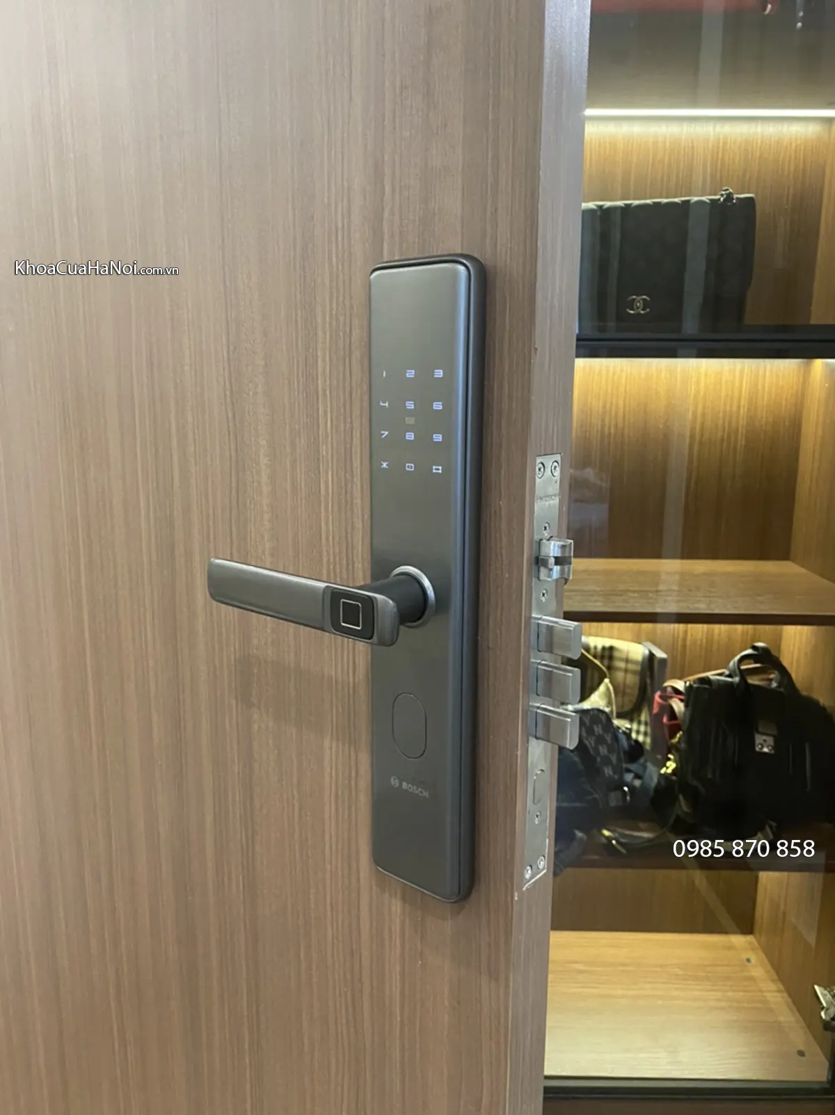Khóa Bosch ID30BK màu ghi