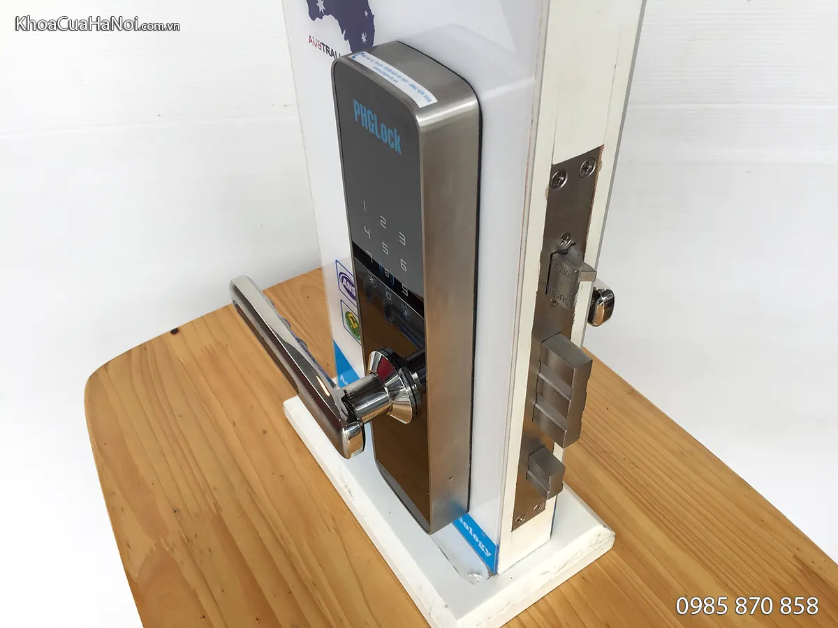 Khóa mật mã thẻ từ cho căn hộ KR7153