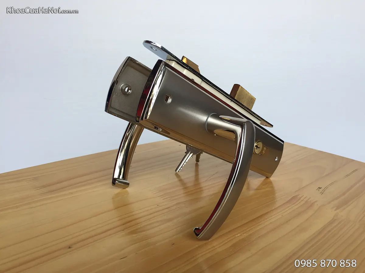 Khóa cửa gỗ hợp kim Việt Tiệp 04912
